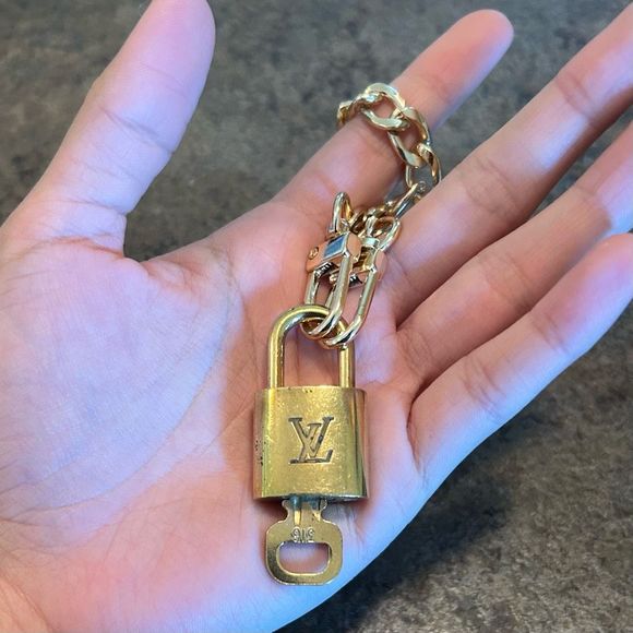 Louis Vuitton #316 Lock and Key Gold Brass with new unbranded chain - Picture 7 of 7
